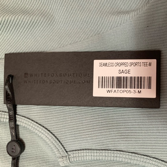 White Fox seamless crop tee - Picture 3 of 4